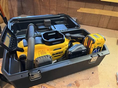 DEWALT FLEXVOLT 60V MAX 20" Brushless Cordless Chainsaw Review - Tool Box Buzz Tool Box Buzz