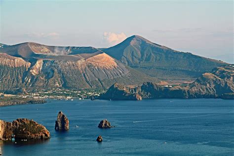 Eolie-1: Vista da Lipari su Vulcano | JuzaPhoto