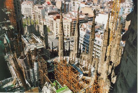 Famous Structures- Sagrada Família - Abode