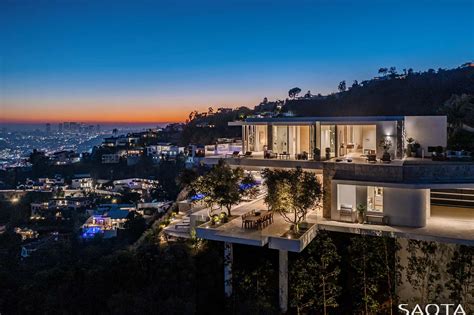 Tour this spectacular modern home perched in the Hollywood Hills