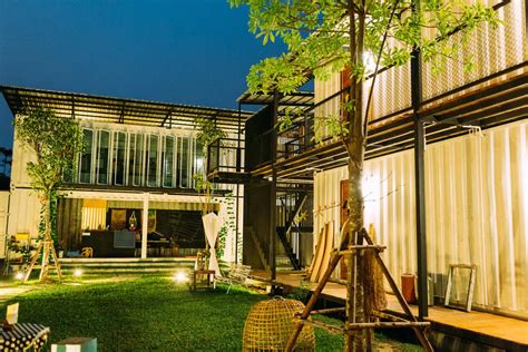 The BEST Hostels in Bangkok - (2020 • REAL Insider's Guide!)