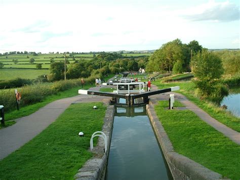 Everything you need to know about canal boating and more at Foxton Locks - Boutique Narrowboats
