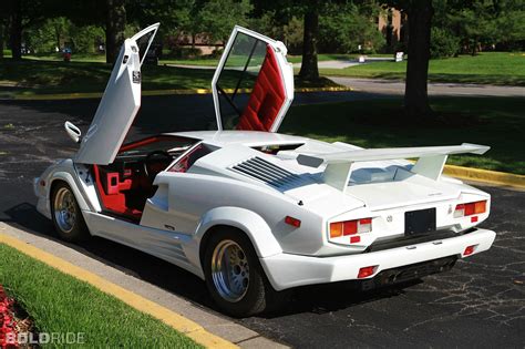 LAMBORGHINI COUNTACH - Review and photos