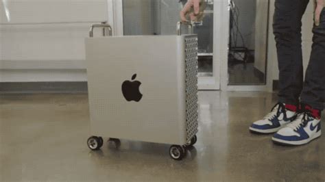 Take A Look At These Memes Trolling Apple Mac Pro's Rs. 29,000 Wheels - MobyGeek.com