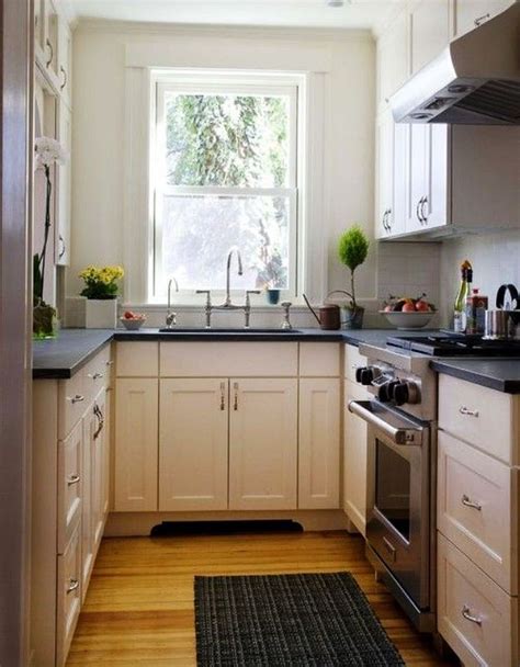 30+ Awesome U-Shaped Kitchen Designs for Small Spaces (With images) | Galley kitchen remodel ...