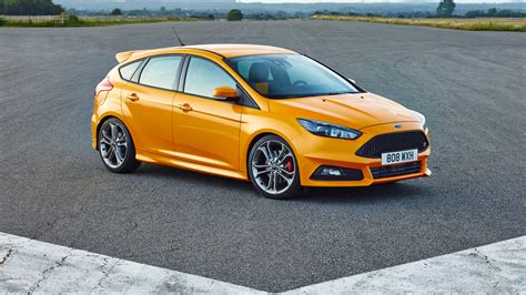 2018 Ford Focus ST Review | Top Gear