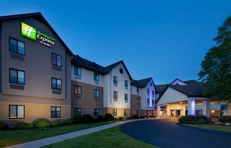 HOLIDAY INN EXPRESS & SUITES BRADLEY AIRPORT, AN IHG HOTEL - Updated ...