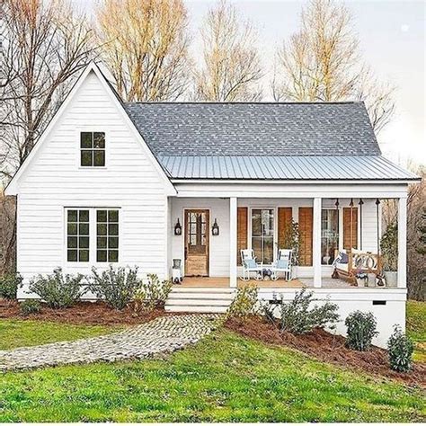 30+ Cute Farmhouse Exterior Design Ideas That Inspire You - TRENDECORS