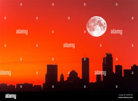 Minneapolis skyline silhouette hi-res stock photography and images - Alamy