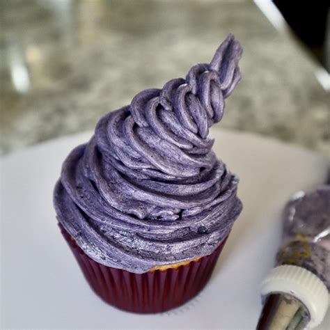 Hocus Pocus Cupcakes with DIY Sanderson Sisters Cupcake Wrappers – Popcorner Reviews