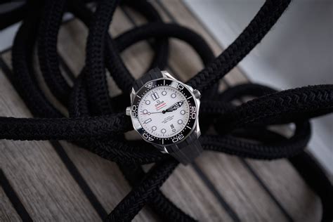 OMEGA Seamaster Diver 300M Co-Axial Master Chronometer White Dial Black Rubber Strap Watch 42mm ...