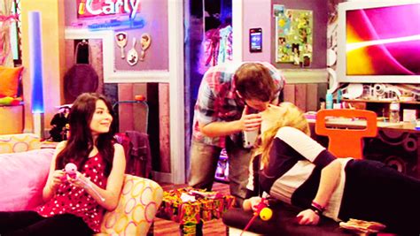 Image - Sam and freddie kiss carlys room.jpg - iCarly Wiki