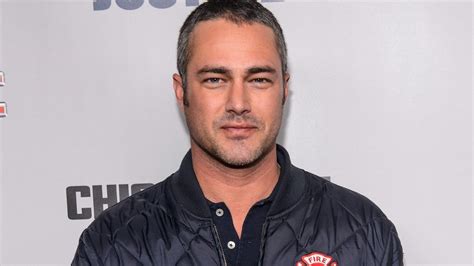 ‘Chicago Fire’ star Taylor Kinney helps Pennsylvania driver with blown ...