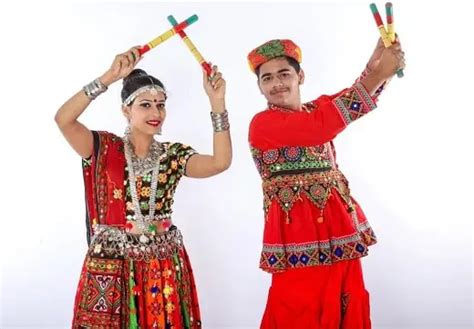 Traditional Dress of Gujarat [For Men & Women] | The Viral Blaze