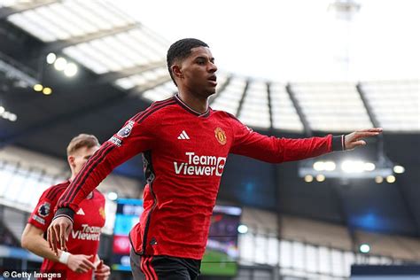 Marcus Rashford scores with a STUNNING strike from 25-yards to give ...