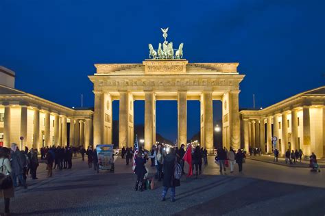 File:Berlin Brandenburger Tor Abend.jpg - Wikimedia Commons
