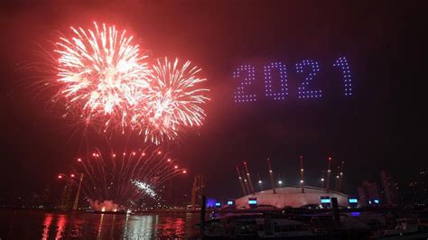 London New Year fireworks replaced by Trafalgar Square event - BBC News