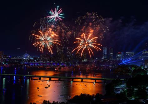 A photo scroll of Boston's gorgeous Fourth of July fireworks show