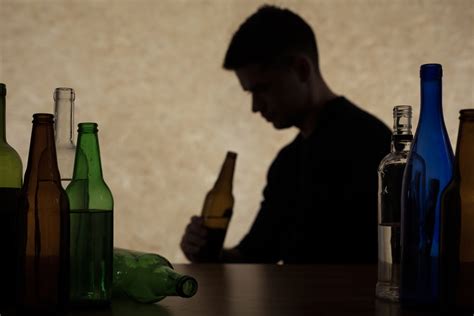 Sintomas de alcoolismo: Como conseguir identificar e tratar