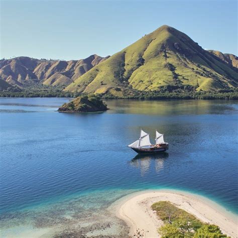 Labuan Bajo Tour | Open and Private Trip from Flores