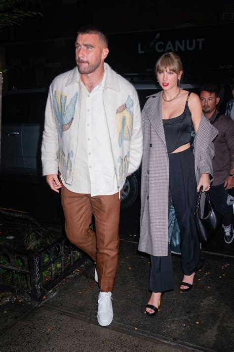 Taylor Swift et Travis Kelce font leur première apparition officielle ...