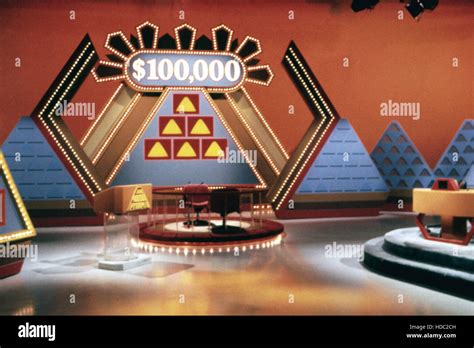 THE $10000 PYRAMID (aka THE $100000 PYRAMID), set, 1973-92 Stock Photo - Alamy