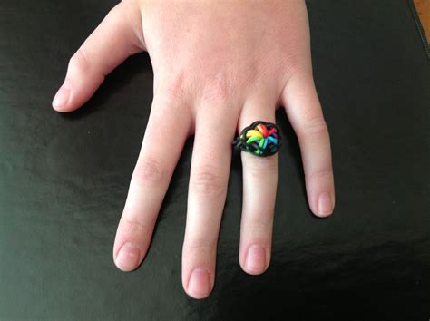 #rainbow #loom #ring. Starburst pattern ring. | Rainbow loom, Rainbow ...