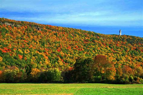 The Best Places to See Fall Foliage in Connecticut