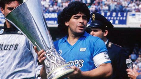 Maradona y su etapa en el Nápoles: ascenso a los cielos del fútbol y descenso a los infiernos ...