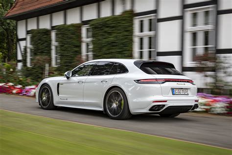 Porsche Panamera Sport Turismo hybrid range, MPG, CO2 & charging ...