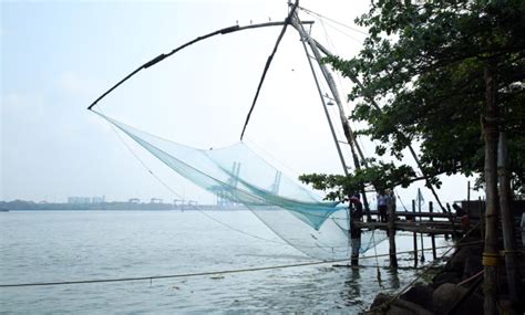 Chinese fishing nets Fort Kochi | TrampTraveller