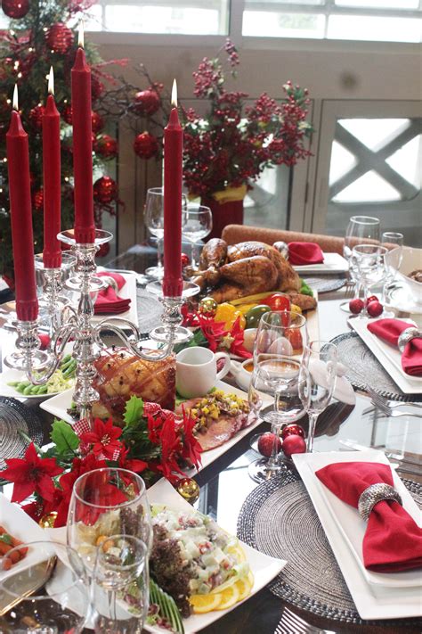 Festive Christmas table setting | Christmas table settings, Christmas ...