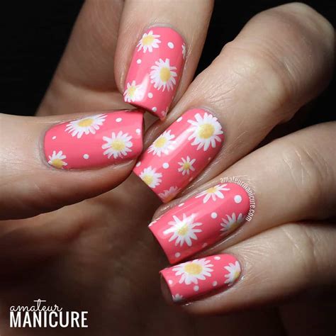 25 Epic Daisy Nail Arts You'll Definitely Love – NailDesignCode