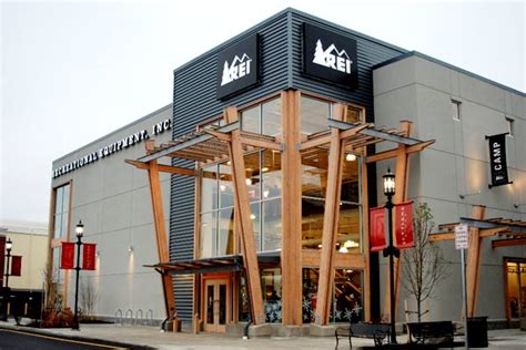 Outdoor gear retailer REI aims to open new Columbia store in November