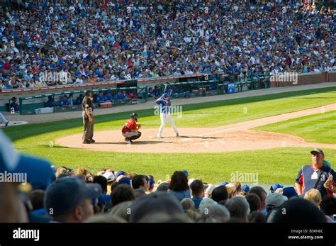 Chicago Cubs Wrigley Field Stock Photo - Alamy