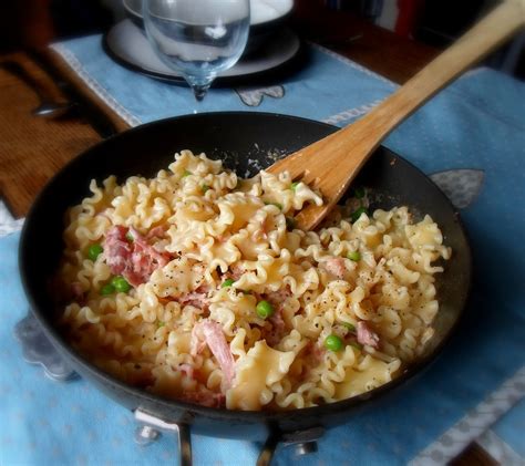 The English Kitchen: Ham Hock, Peas & Creamy Noodles