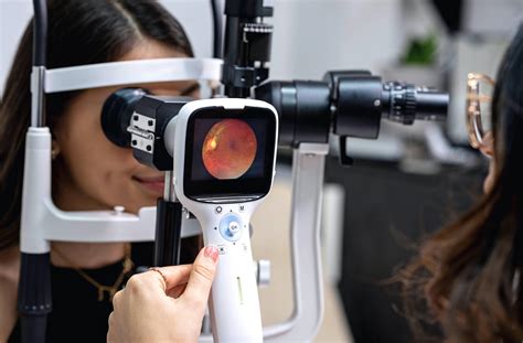 Diabetic retinopathy: definition and symptoms - IRIS