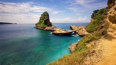 Pantai Senggigi 🏖️ HTM, Rute, Foto & Ulasan Pengunjung