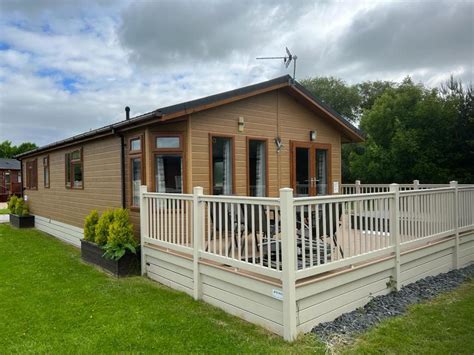 Kingfisher Lodge with Hot Tub | Lodges in Malton, Yorkshire