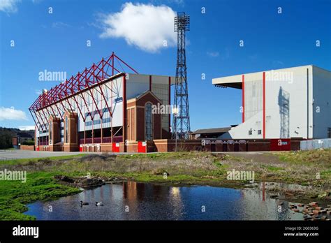 Barnsley fc hi-res stock photography and images - Alamy