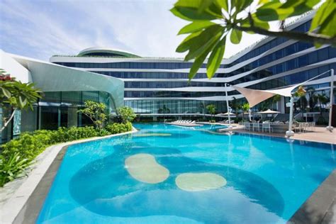 15 BEST STAYCATIONS IN MANILA (Metro Manila)