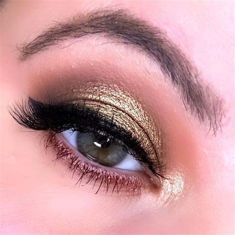 UPDATED: 44 Glamorous Gold Eyeshadow Looks (August 2020)