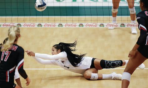 Hawaii’s Brooke Van Sickle, Amber Igiede earn BWC beach award ...