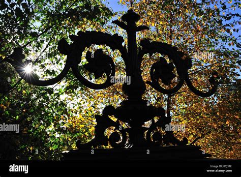 Autumn colours In Kelvingrove Park, with sculpture silhouetted against the low sun Stock Photo ...