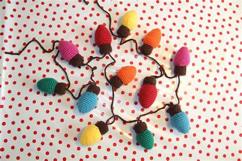 Christmas Garlands {Free crochet patterns for the Holidays}