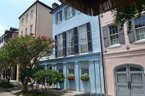 Rainbow Row: Why is It So Famous in Charleston, SC?