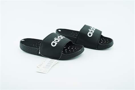 Adidas Foam slides in black – Shophoods