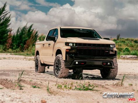 Lifted Chevrolet Silverado 1500 2021, front