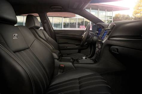 2022 Chrysler 300 Interior Pictures