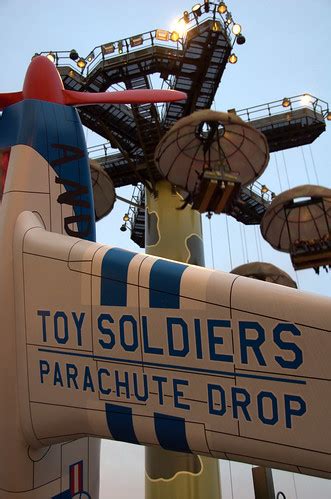 Toy Soldiers Parachute Drop | audi_insperation | Flickr